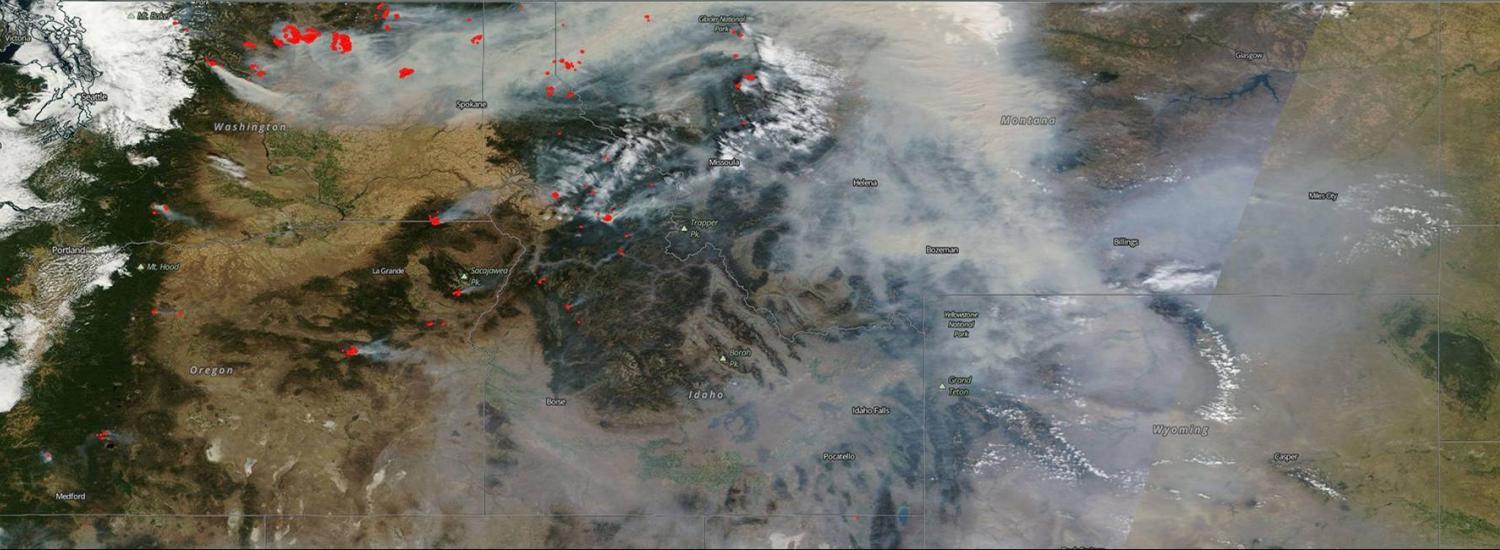 Satellite image of fires in the U.S. Pacific Northwest with smoke spanning the Western United States. 