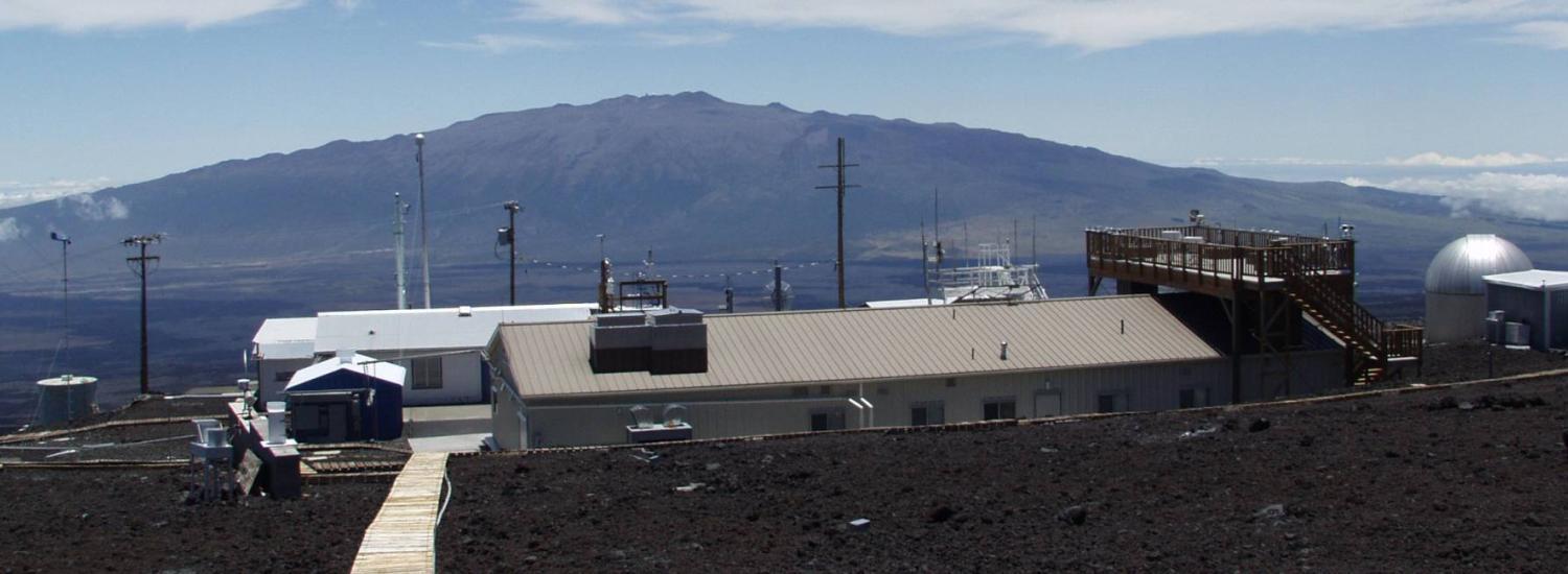 panoramic view of NOAA&#039;s Mauna Loa Observatory