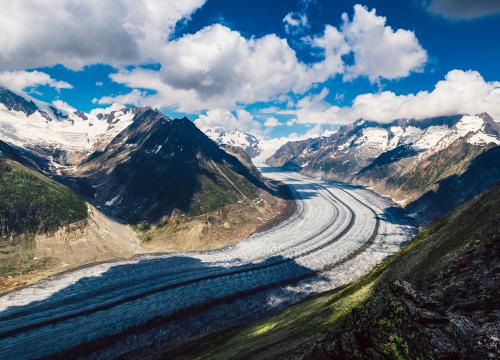 A glacier moraine between mountains
